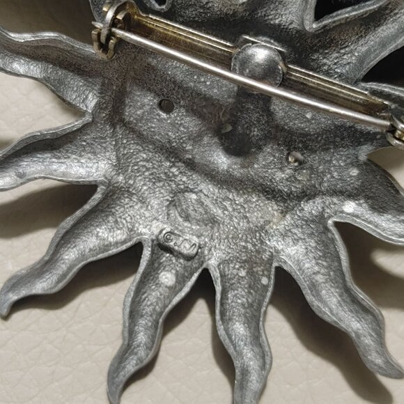 Sun Brooch Pin Vintage Pewter Smiling Unique Sunburst JJ Piece - Picture 4 of 9